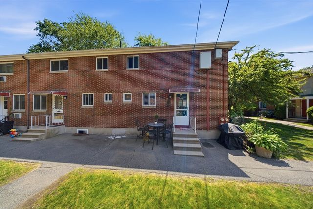 18 Wilson Dr 18, Framingham, MA 01702