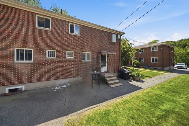 18 Wilson Dr 18, Framingham, MA 01702
