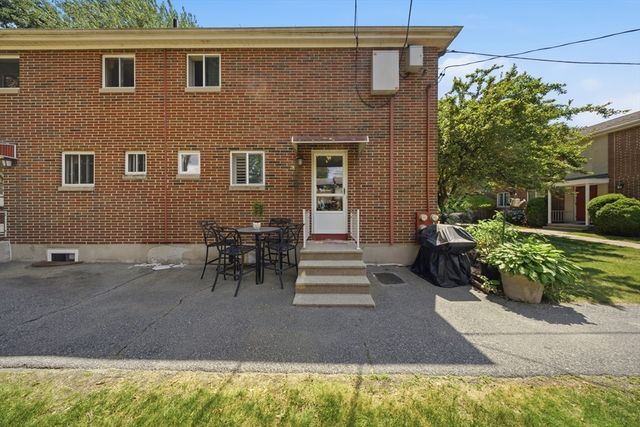 18 Wilson Dr 18, Framingham, MA 01702