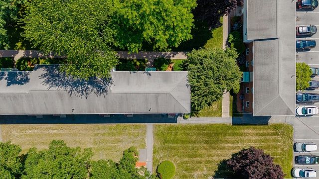 18 Wilson Dr 18, Framingham, MA 01702