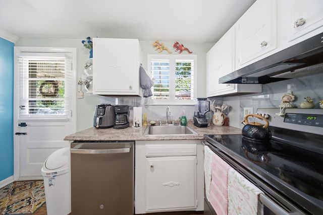 18 Wilson Dr 18, Framingham, MA 01702