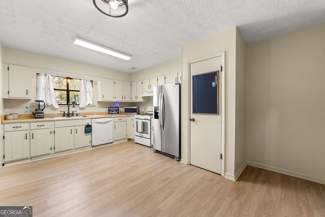 528 Raintree Drive, Jonesboro, GA 30238