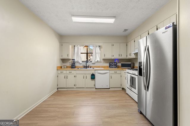 528 Raintree Drive, Jonesboro, GA 30238
