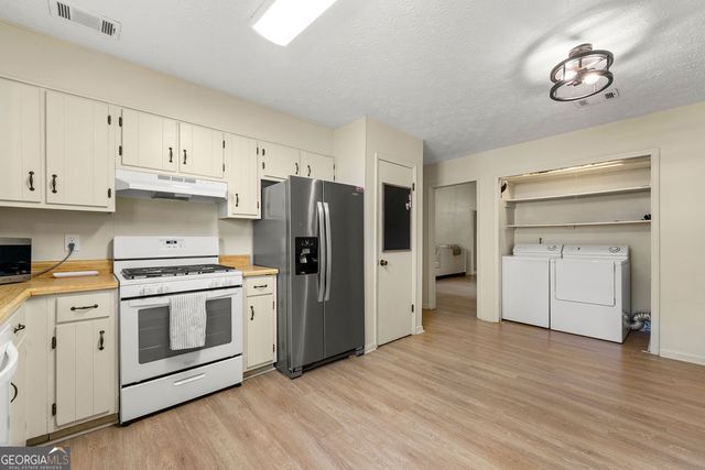 528 Raintree Drive, Jonesboro, GA 30238