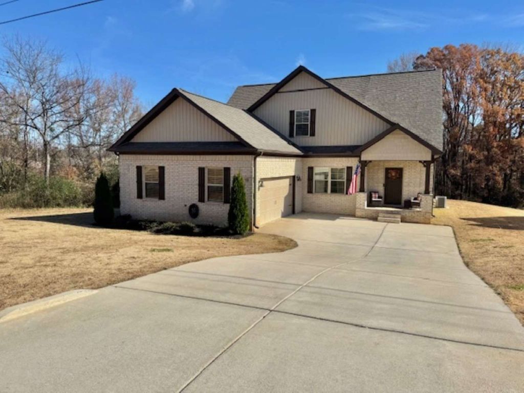 18 Cedar Grove Dr, Fayetteville, TN 37334