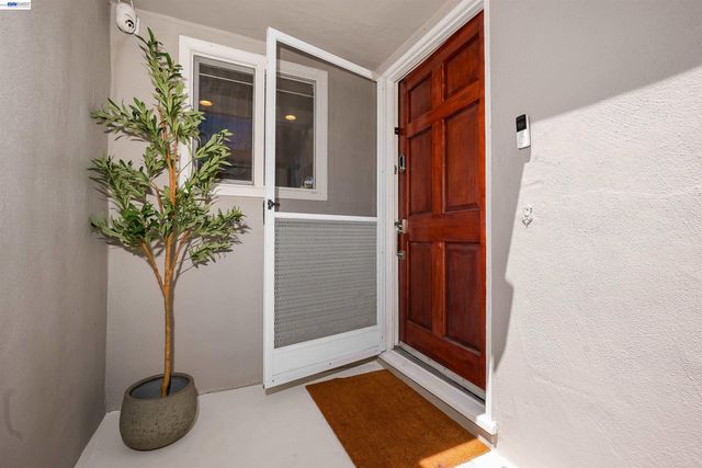 1341 Mcfarlane Ln, Hayward, CA 94544