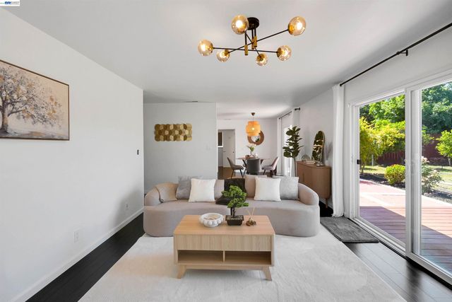 1341 Mcfarlane Ln, Hayward, CA 94544