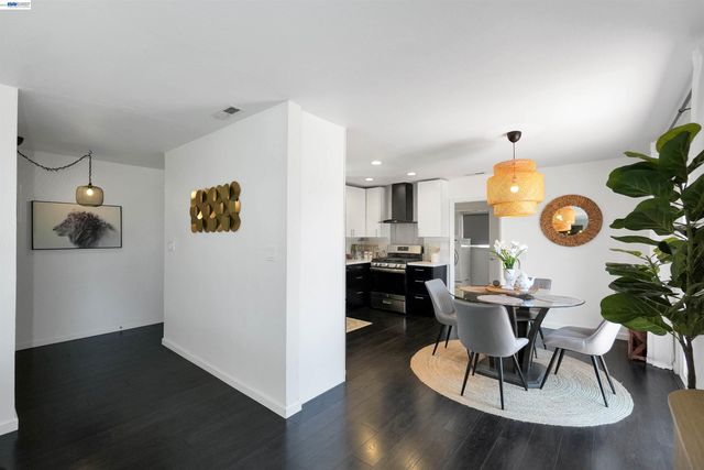 1341 Mcfarlane Ln, Hayward, CA 94544