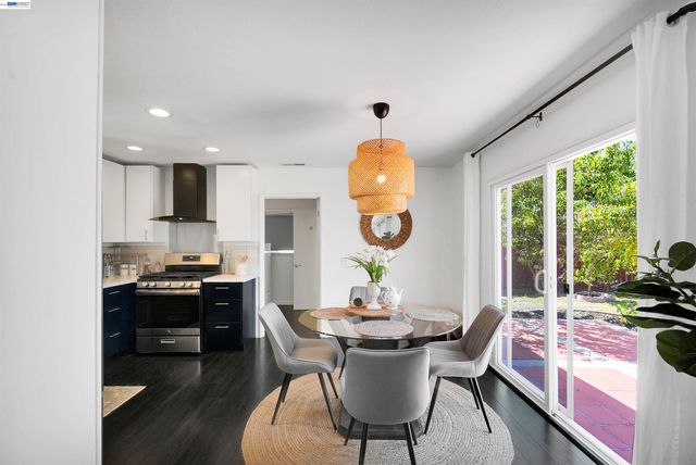 1341 Mcfarlane Ln, Hayward, CA 94544