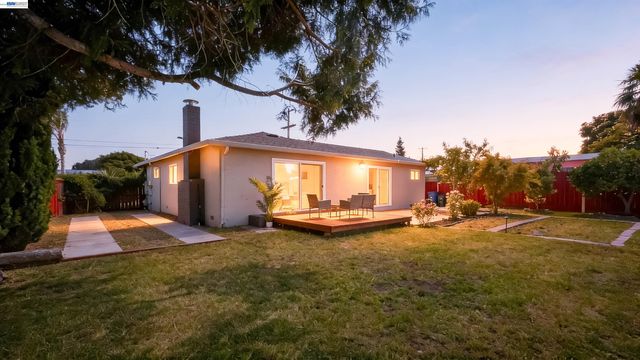 1341 Mcfarlane Ln, Hayward, CA 94544