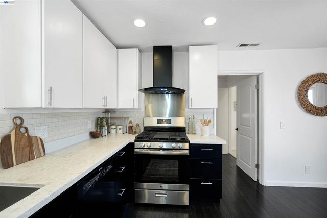 1341 Mcfarlane Ln, Hayward, CA 94544