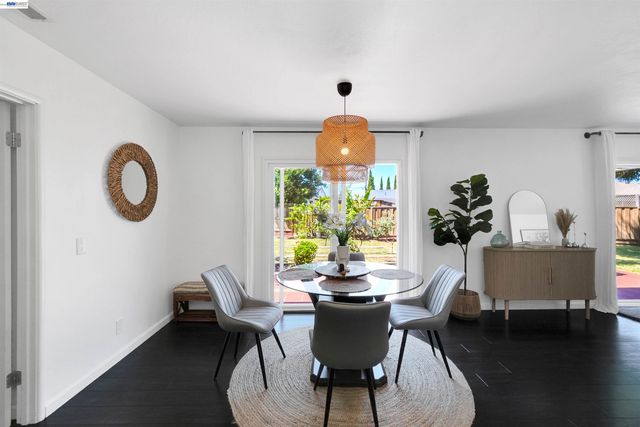 1341 Mcfarlane Ln, Hayward, CA 94544