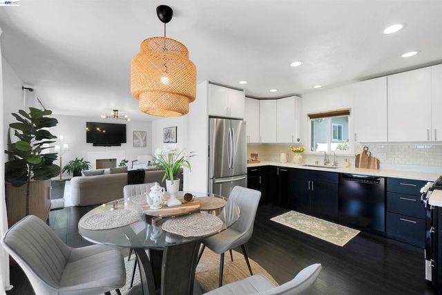 1341 Mcfarlane Ln, Hayward, CA 94544