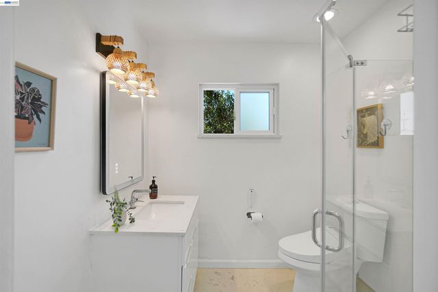1341 Mcfarlane Ln, Hayward, CA 94544