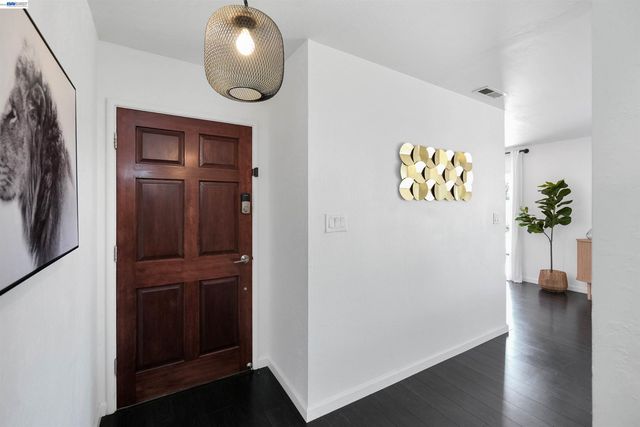 1341 Mcfarlane Ln, Hayward, CA 94544