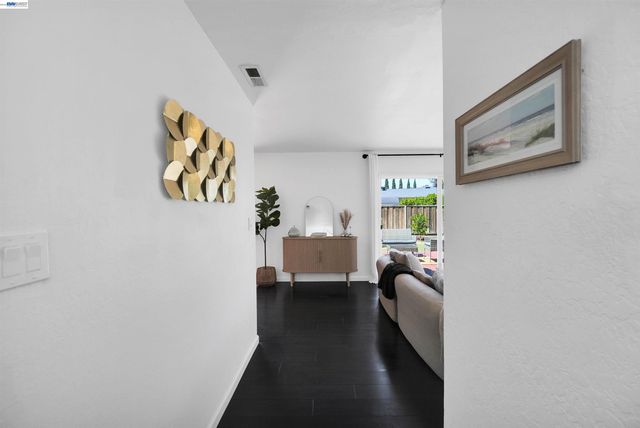1341 Mcfarlane Ln, Hayward, CA 94544