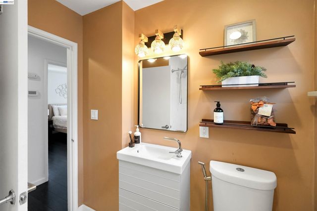 1341 Mcfarlane Ln, Hayward, CA 94544