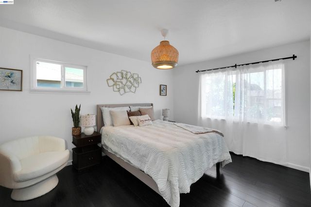 1341 Mcfarlane Ln, Hayward, CA 94544