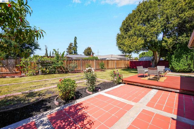 1341 Mcfarlane Ln, Hayward, CA 94544