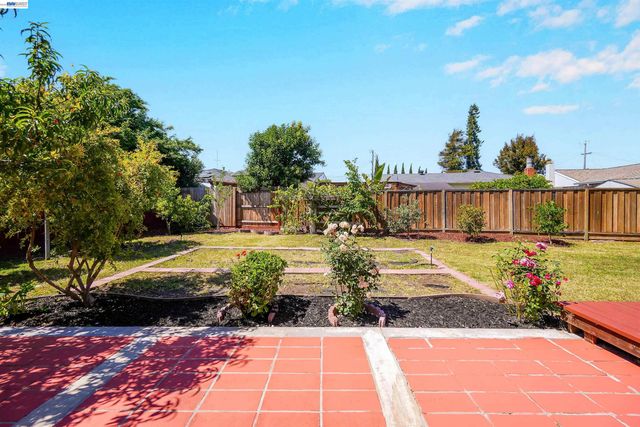 1341 Mcfarlane Ln, Hayward, CA 94544