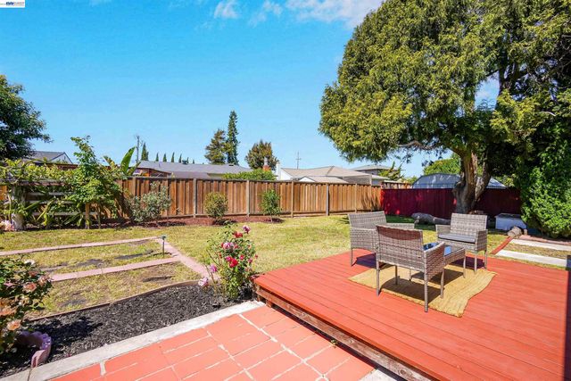 1341 Mcfarlane Ln, Hayward, CA 94544