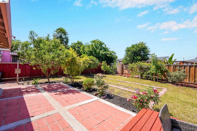 1341 Mcfarlane Ln, Hayward, CA 94544
