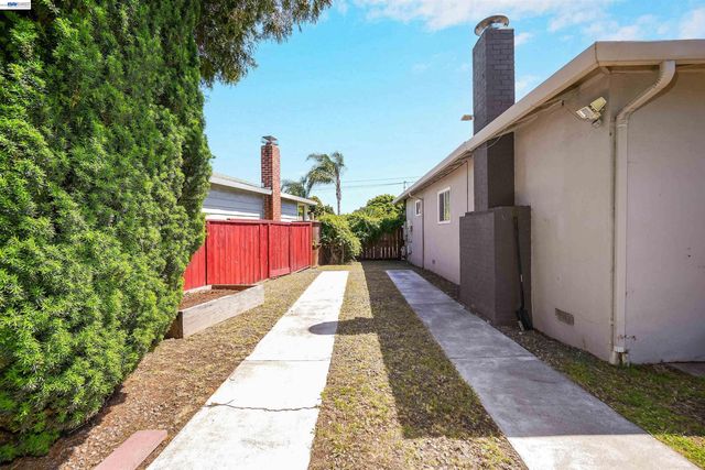 1341 Mcfarlane Ln, Hayward, CA 94544