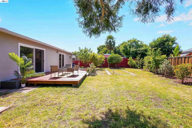 1341 Mcfarlane Ln, Hayward, CA 94544