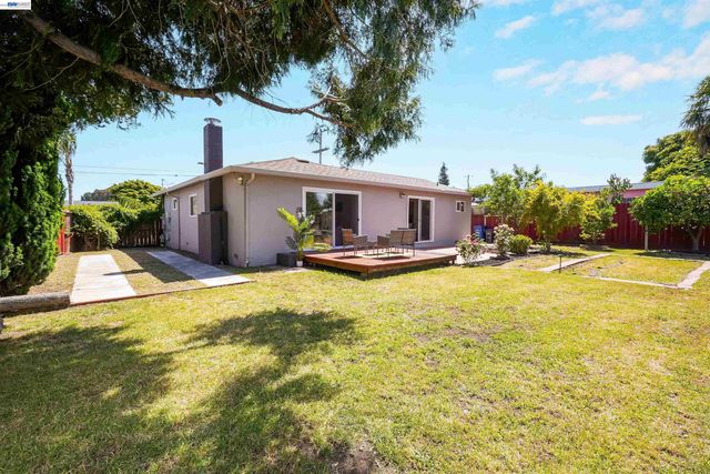 1341 Mcfarlane Ln, Hayward, CA 94544