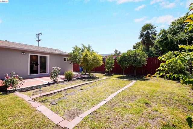 1341 Mcfarlane Ln, Hayward, CA 94544