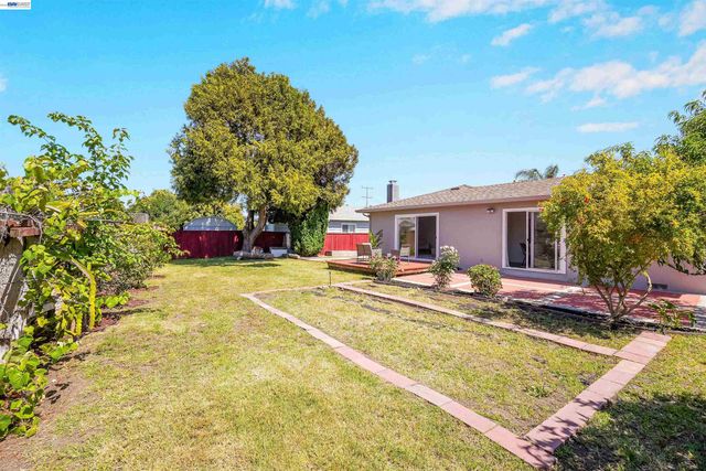 1341 Mcfarlane Ln, Hayward, CA 94544
