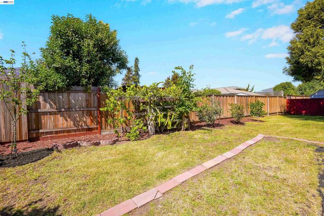 1341 Mcfarlane Ln, Hayward, CA 94544