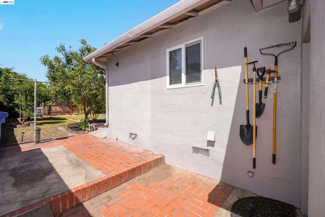 1341 Mcfarlane Ln, Hayward, CA 94544