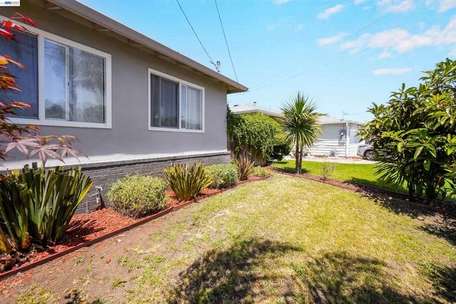 1341 Mcfarlane Ln, Hayward, CA 94544