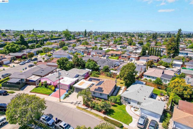 1341 Mcfarlane Ln, Hayward, CA 94544