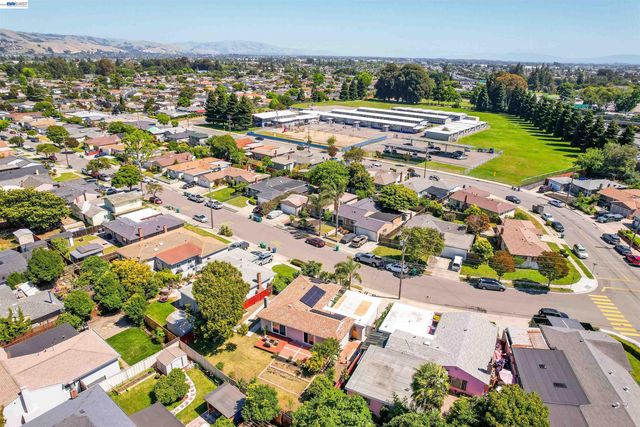 1341 Mcfarlane Ln, Hayward, CA 94544