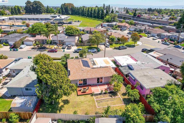 1341 Mcfarlane Ln, Hayward, CA 94544