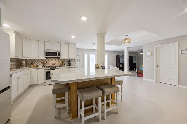 2230 Marina Way, Kemah, TX 77565