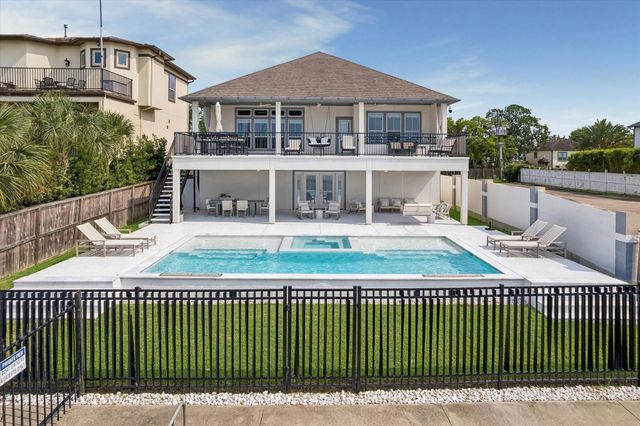2230 Marina Way, Kemah, TX 77565