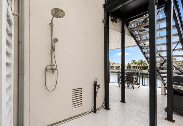 2230 Marina Way, Kemah, TX 77565