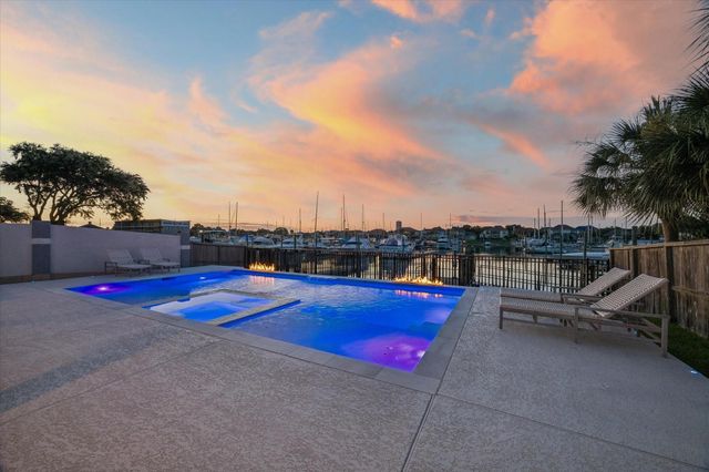 2230 Marina Way, Kemah, TX 77565