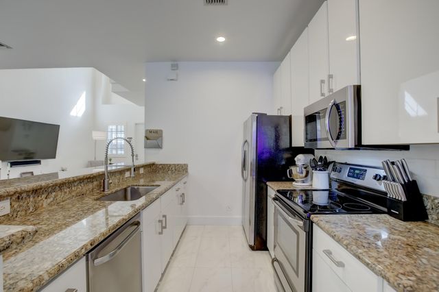 131 S East 7th Way 131, Pompano Beach, FL 33060