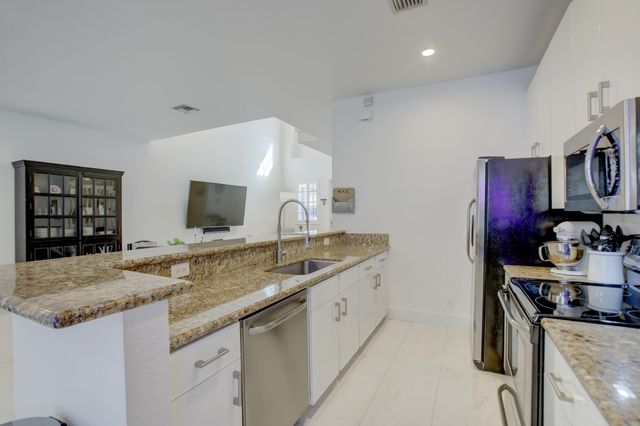 131 S East 7th Way 131, Pompano Beach, FL 33060