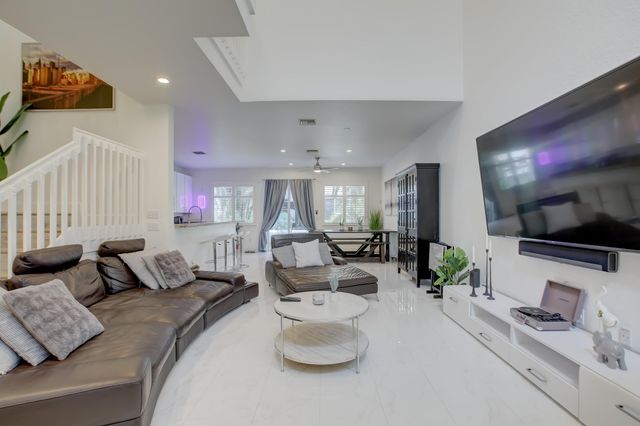 131 S East 7th Way 131, Pompano Beach, FL 33060