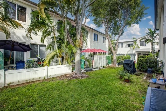 131 S East 7th Way 131, Pompano Beach, FL 33060
