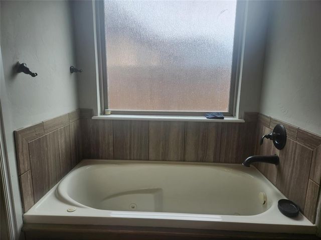 11904 SW 18th Street, Yukon, OK 73099