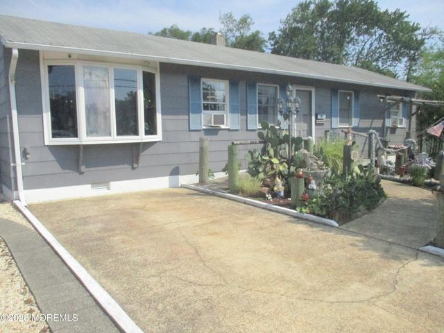 77 Lakeland Drive, Brick, NJ 08723