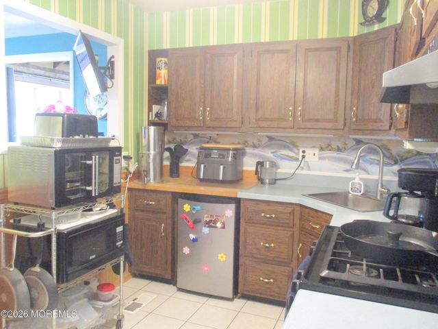 77 Lakeland Drive, Brick, NJ 08723