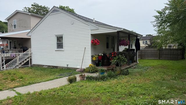 49 Chappell Street, New London, CT 06320