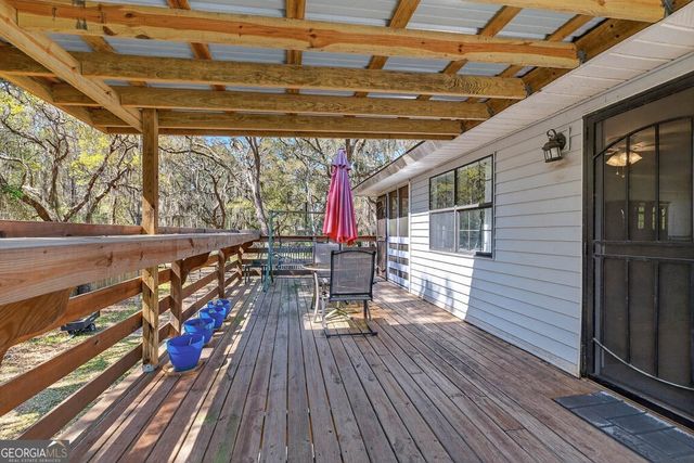33 Warren Avenue, Waverly, GA 31565